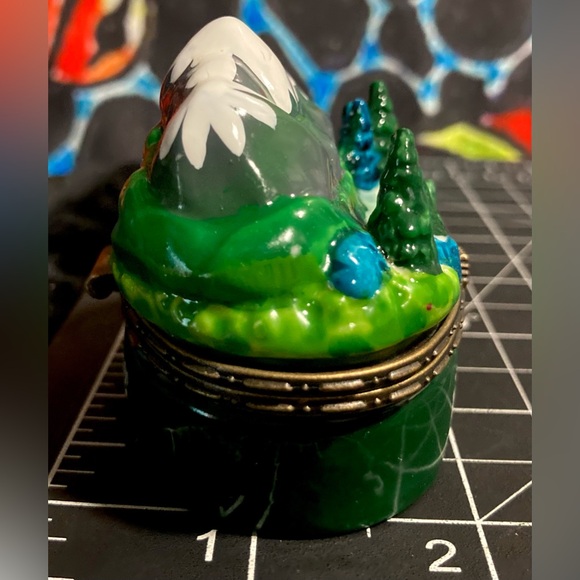 RARE Vintage Mountainside Stream Scene Limoges Style Hinged Trinket Box - Picture 4 of 12